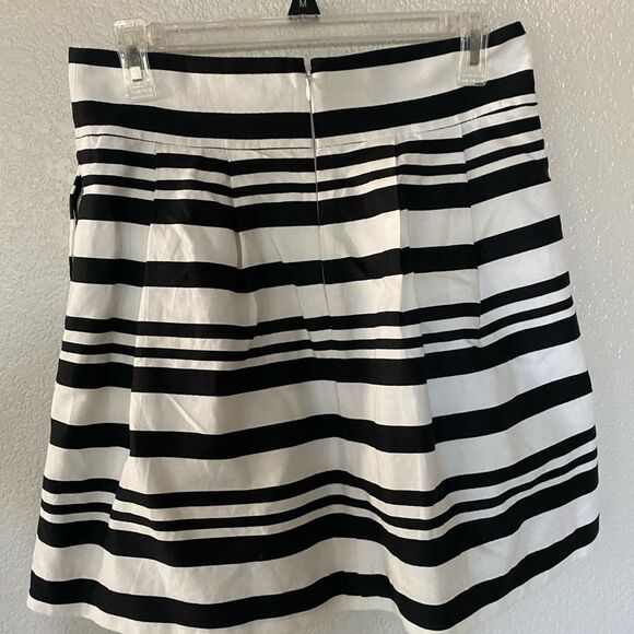 LOFT Striped Linen Mini Skirt – Black/White, Size 6P - Picture 4 of 6